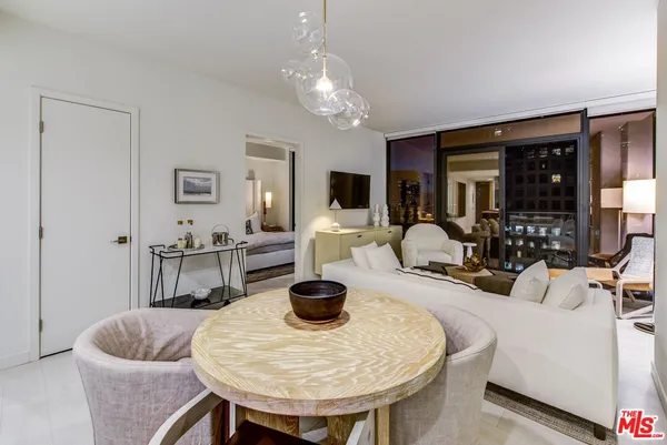 $8,450 | 801 South Olive Street, Unit PH 8, Los Angeles, CA 90014