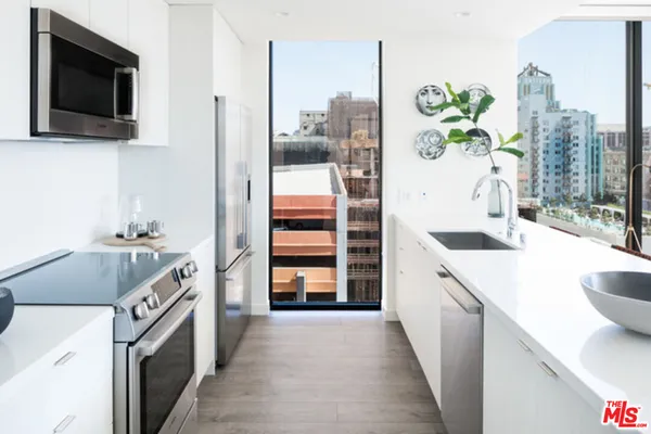 $8,450 | 801 South Olive Street, Unit PH 8, Los Angeles, CA 90014