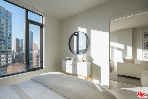 $8,450 | 801 South Olive Street, Unit PH 8, Los Angeles, CA 90014