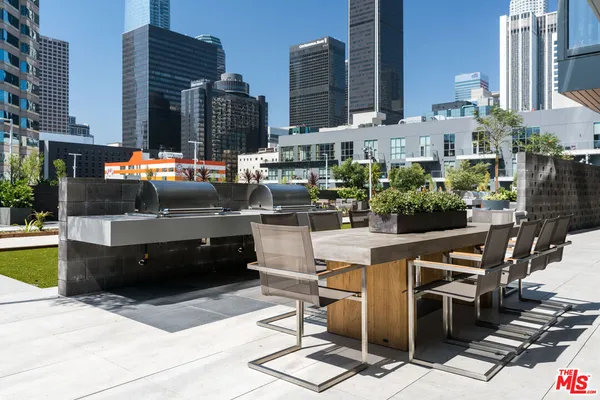 $8,450 | 801 South Olive Street, Unit PH 8, Los Angeles, CA 90014