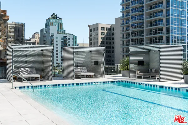 $8,450 | 801 South Olive Street, Unit PH 8, Los Angeles, CA 90014