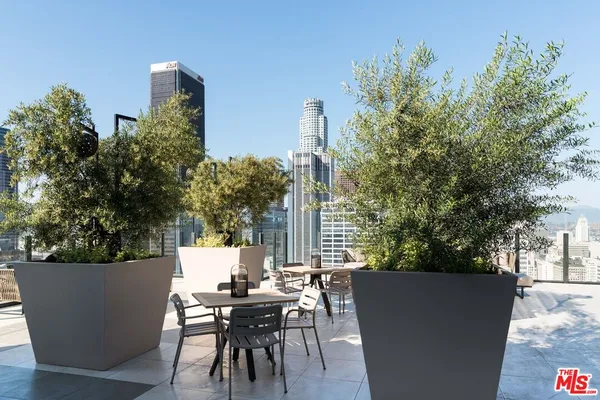 $8,450 | 801 South Olive Street, Unit PH 8, Los Angeles, CA 90014