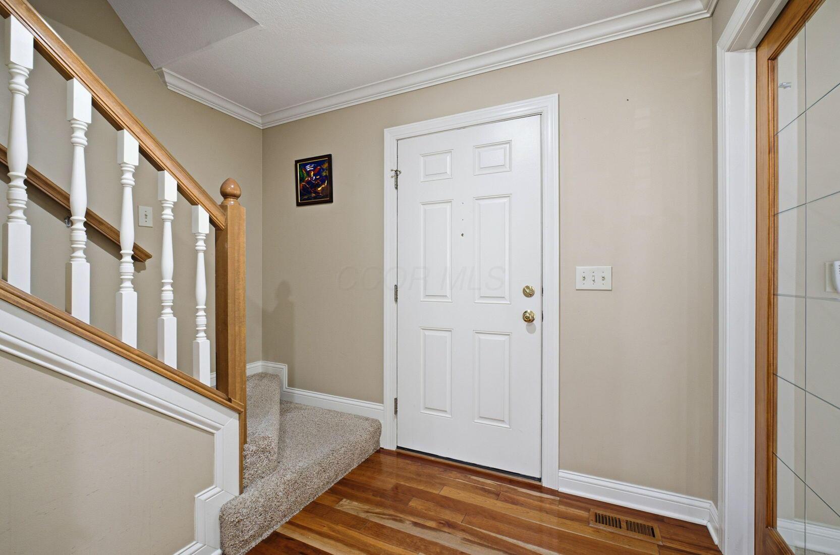 2216 Reeves Avenue Lewis Center, OH 43035 - Photo 4 of 53 Entryway
