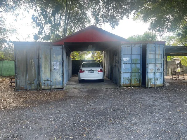 a view of a livingroom with furniture and windows