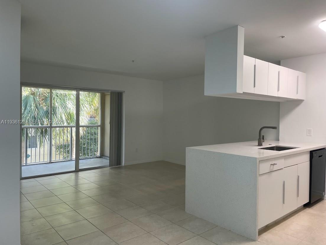 430 South Park Road, Unit 3305 Hollywood, FL 33021 - Photo 7 of 27 a view of a kitchen with electric appliances
