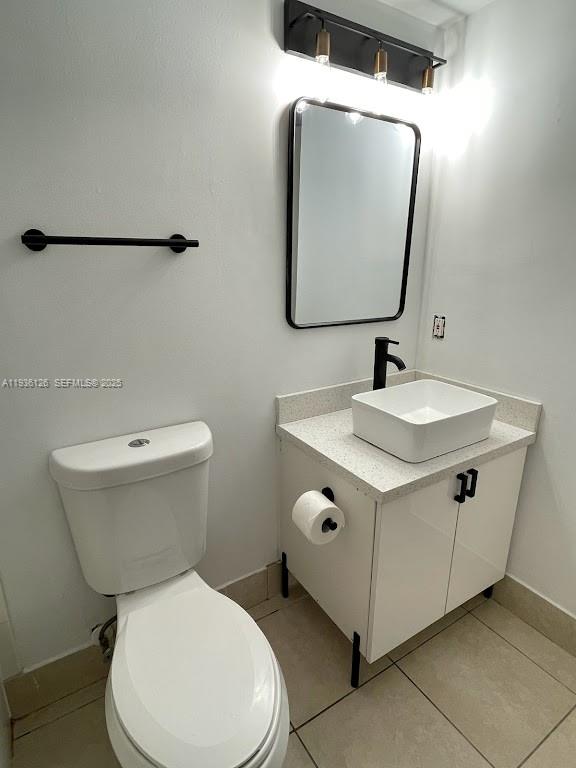 430 South Park Road, Unit 3305 Hollywood, FL 33021 - Photo 10 of 27 a bathroom with a toilet sink and mirror