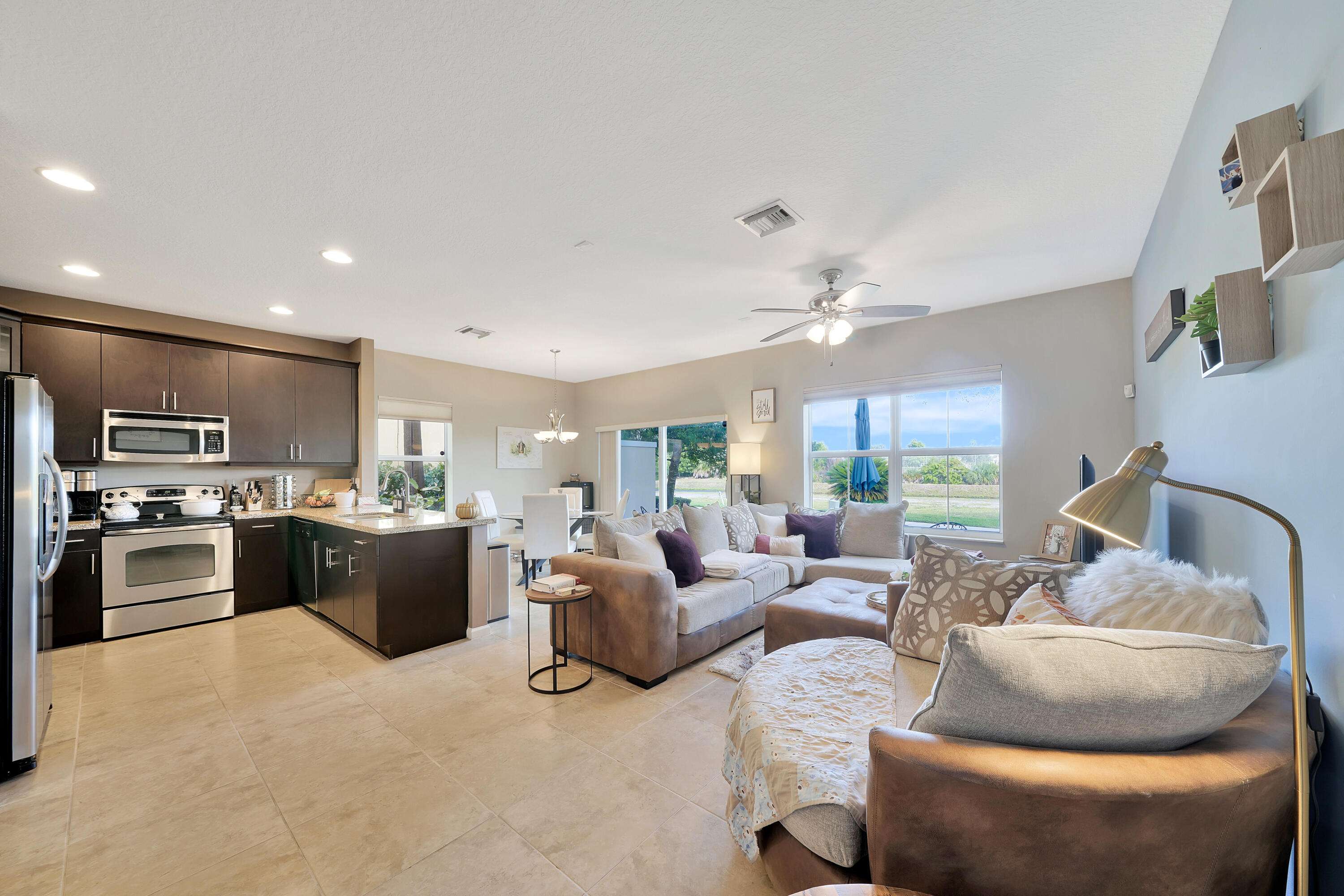 1834 Via Sofia Boynton Beach, FL 33426 - Photo 14 of 39 7C567C9C-4EA8-4951-8740-B736EB08755B