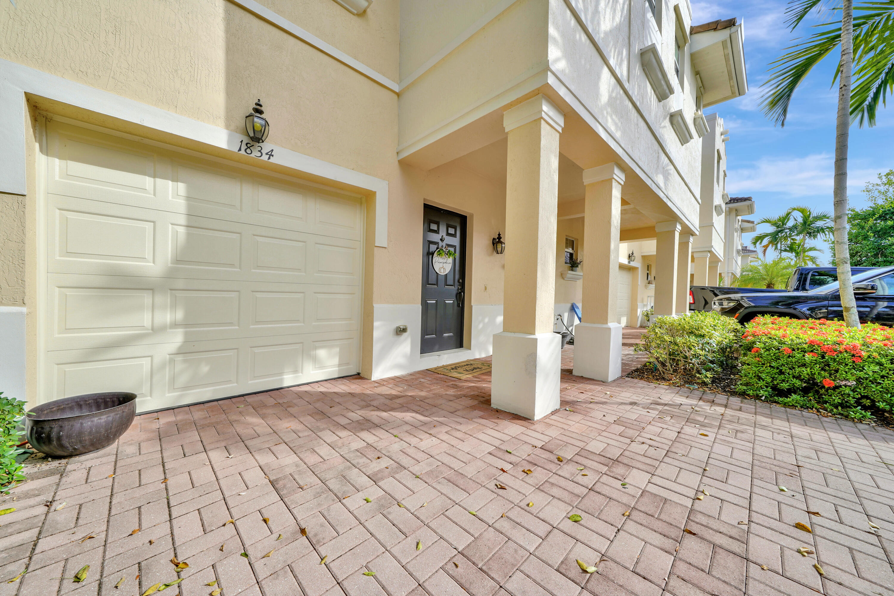 1834 Via Sofia Boynton Beach, FL 33426 - Photo 4 of 39 E555E6E7-34ED-49F6-B2CF-5A6291E1E8EC