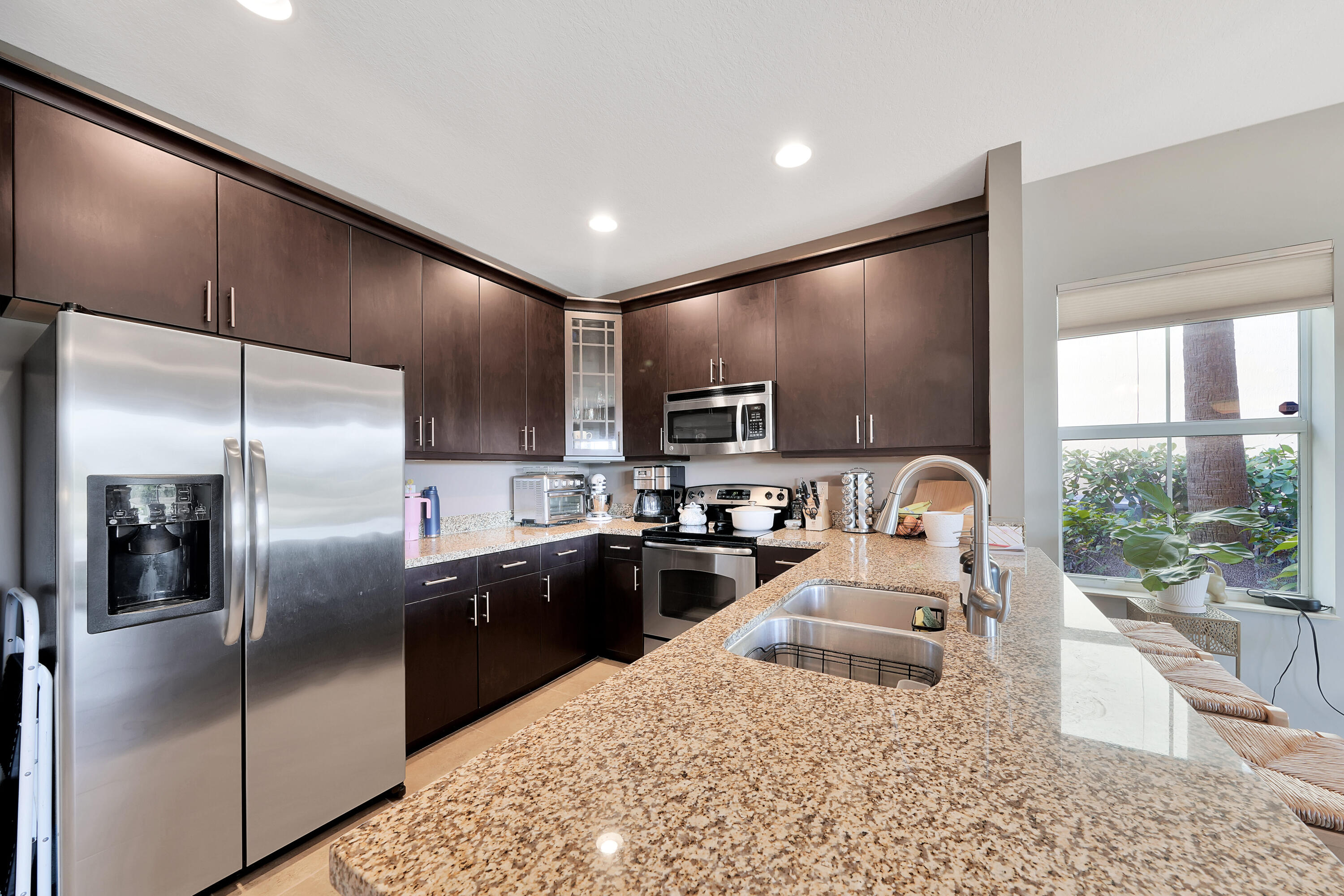 1834 Via Sofia Boynton Beach, FL 33426 - Photo 9 of 39 E5EBF70E-5F8D-481E-8EC3-84B135493DB2