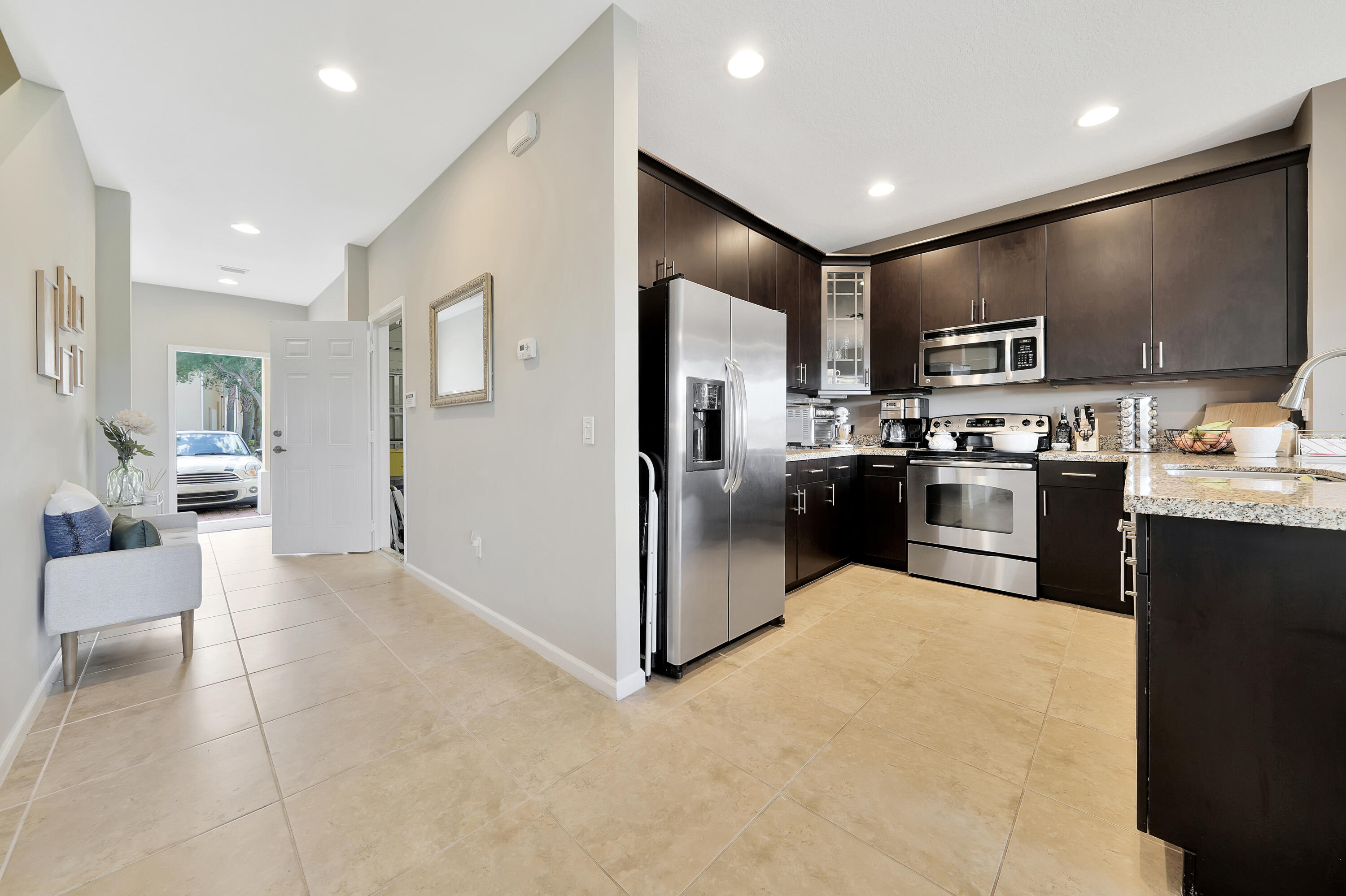 1834 Via Sofia Boynton Beach, FL 33426 - Photo 10 of 39 1287CE86-2032-4D44-BC49-1913788039DC