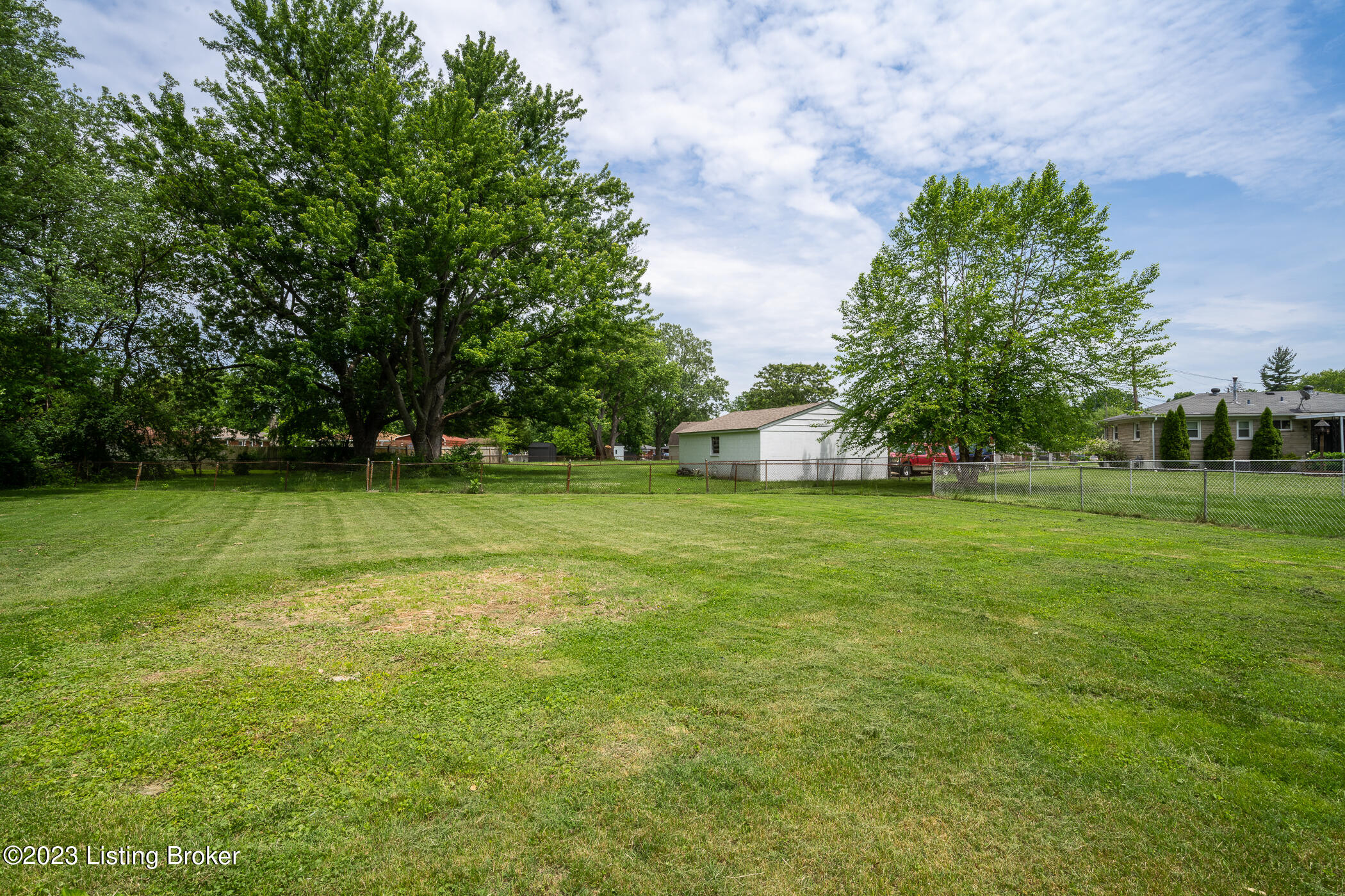 7705 Bluebonnet Road Louisville, KY 40258 - Photo 23 of 26 7705 Bluebonnet Rd-27