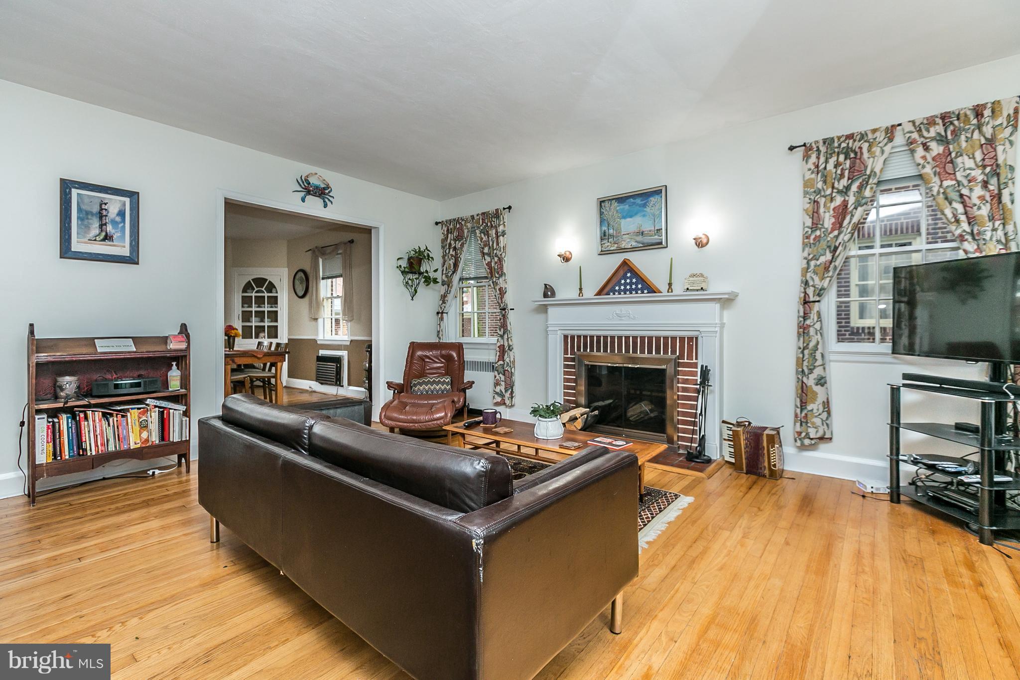 1508 Shadyside Road Baltimore, MD 21218 - Photo 4 of 28 Living Room