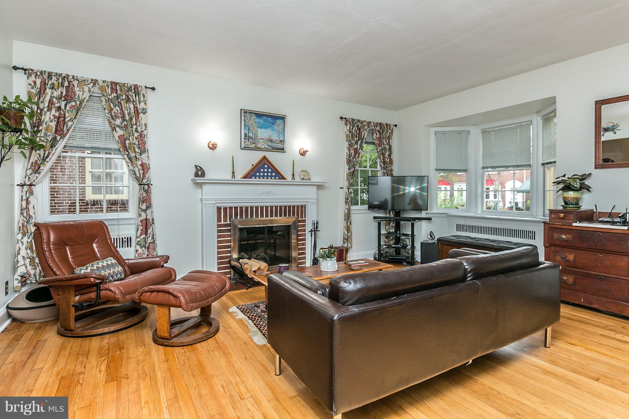 1508 Shadyside Road Baltimore, MD 21218 - Photo 5 of 28 Living Room