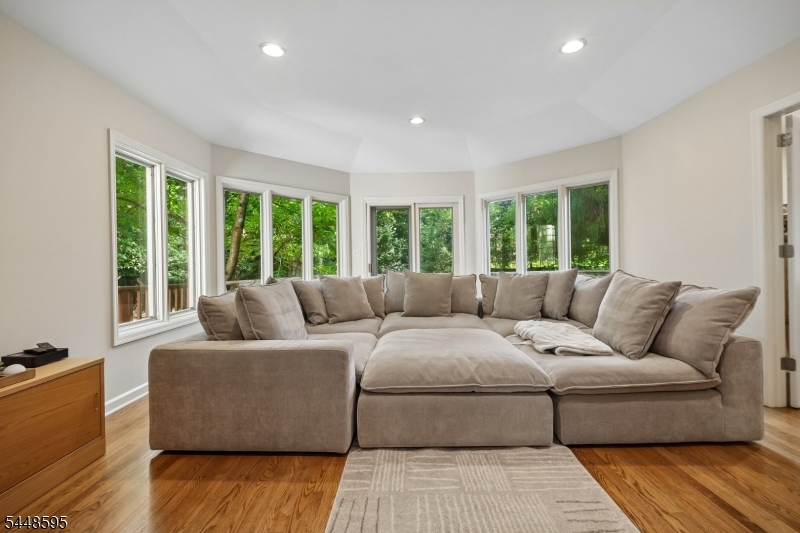 9 Coleridge Road Short Hills, NJ 07078 - Photo 17 of 34 Gallery Image 17