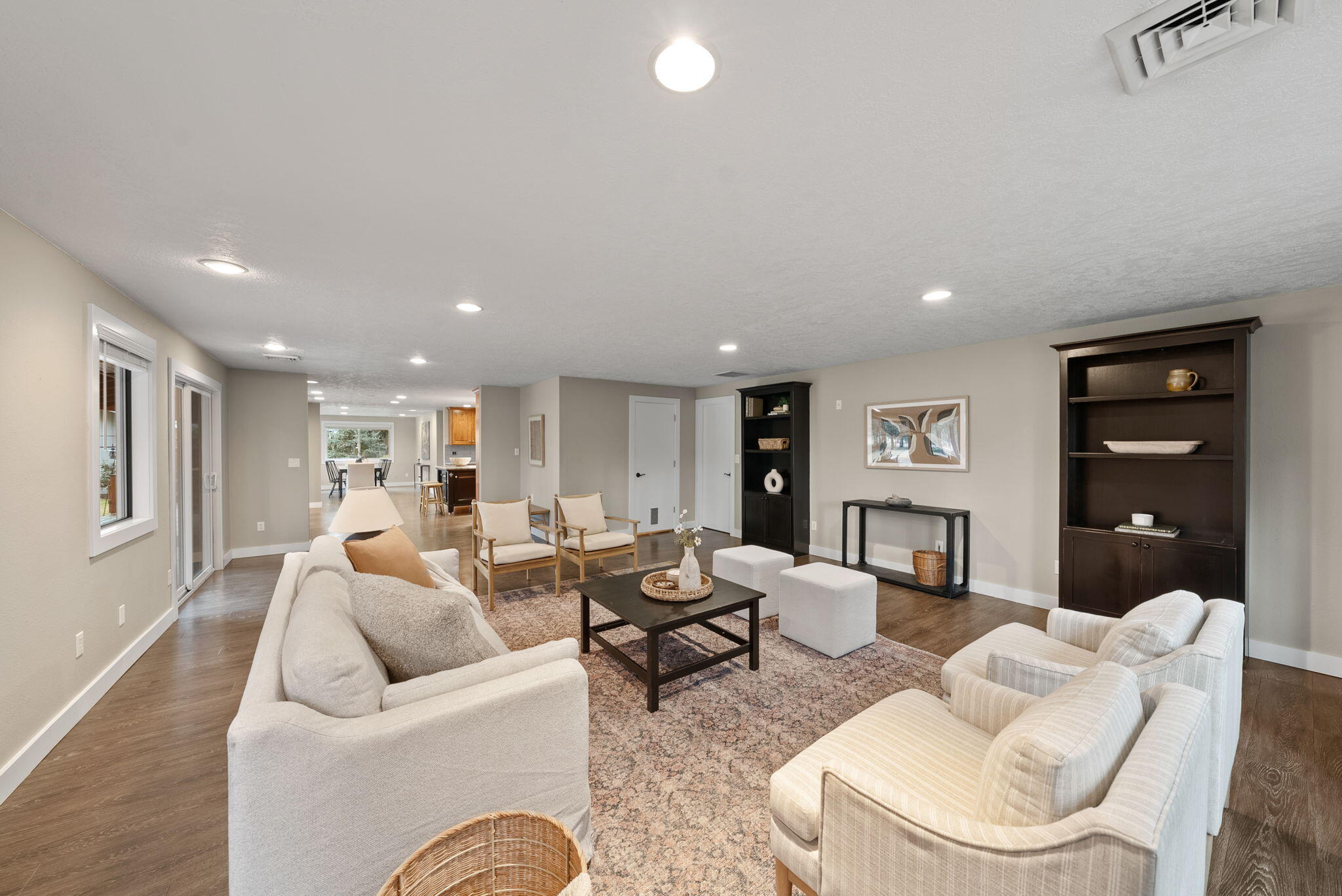 20380 Tailblock Road Bend, OR 97702 - Photo 5 of 32 Living Room