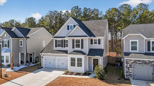 $425,000 | 121 Tupelo Brg Drive, Moncks Corner, SC 29461