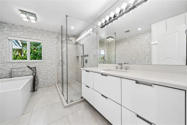 $1,670,000 | 3465 Northeast 31st Avenue, Lighthouse Point, FL 33064