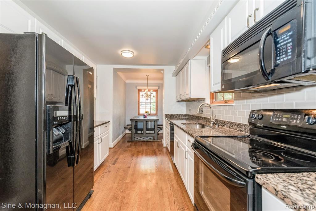271 McMillan Road Grosse Pointe Farms, MI 48236 - Photo 11 of 40