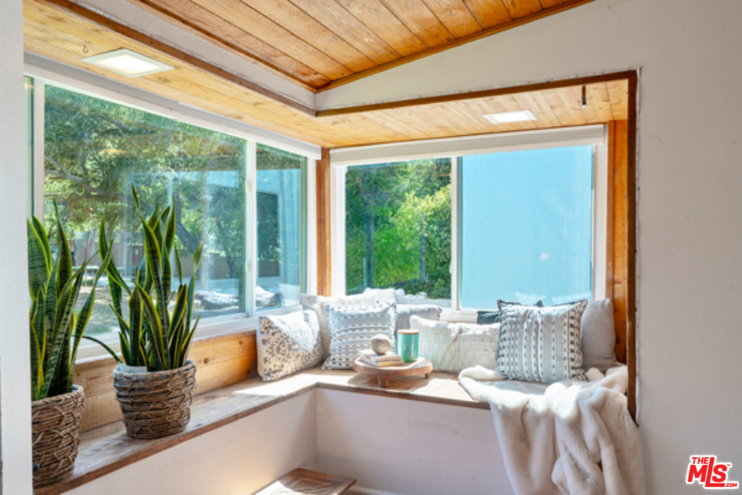 1580 Las Virgenes Road Calabasas, CA 91302 - Photo 25 of 51 a dining room with furniture and a potted plant