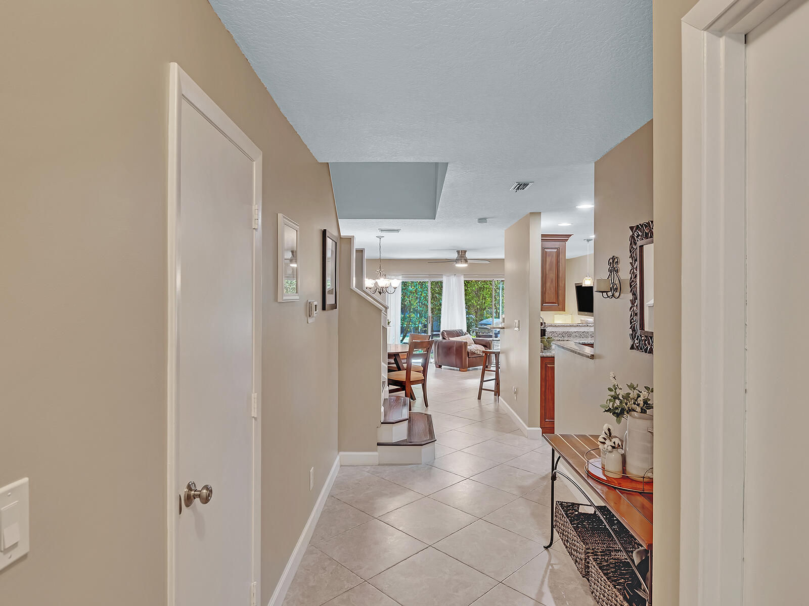 21408 Tudor Drive Boca Raton, FL 33431 - Photo 3 of 37 Foyer