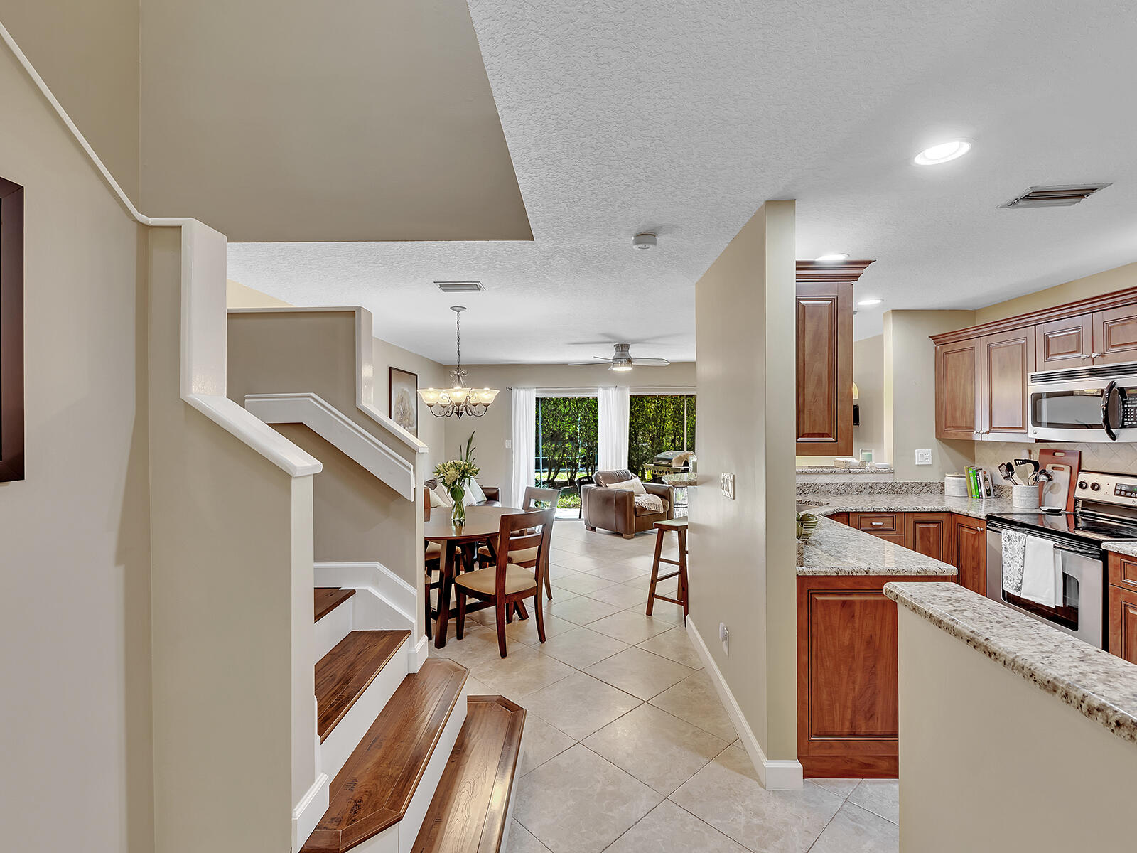 21408 Tudor Drive Boca Raton, FL 33431 - Photo 4 of 37 Great Space