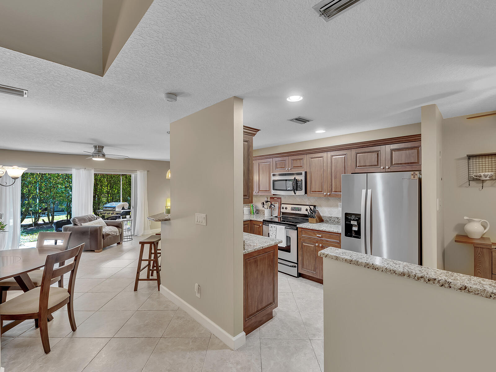 21408 Tudor Drive Boca Raton, FL 33431 - Photo 6 of 37 Kitchen/Living