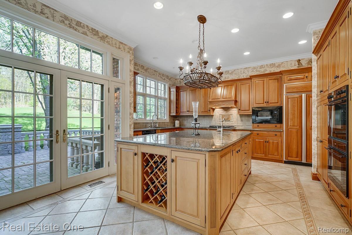7647 Devins Ridge Clarkston, MI 48348 - Photo 34 of 62 dsc02881-dsc02883.jpg