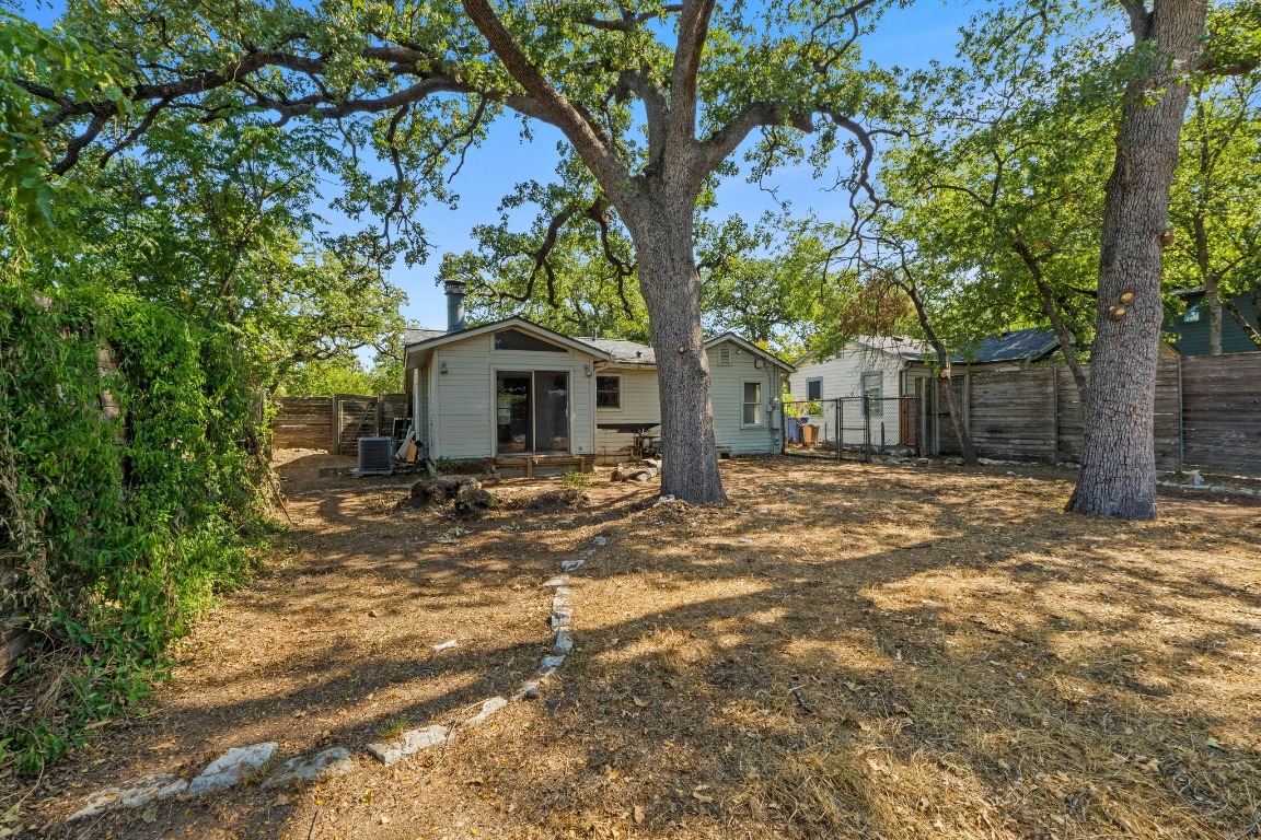 1811 Palma Plaza Austin, TX 78703 - Photo 4 of 17 a view of a yard with a tree