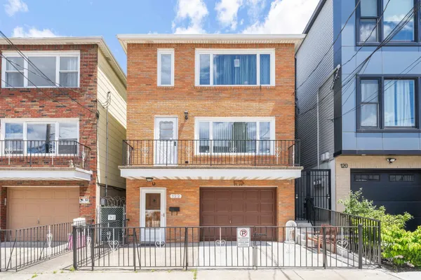 $3,000 | 122 Graham Street, Unit 3, Jersey City, NJ 07307