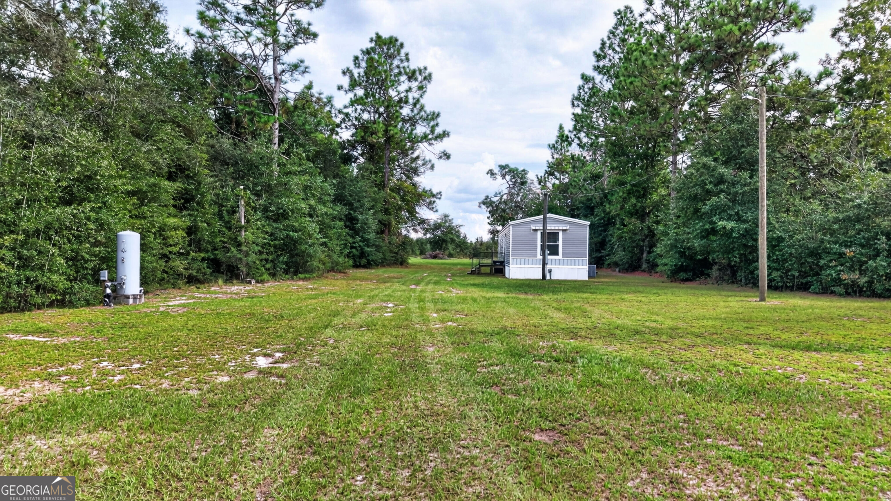 901 Joy Bluff Road Reidsville, GA 30453 - Photo 4 of 42 Matterport 3D Tour: https://my.matterport.com/show/?m=BquB9pKzPNf