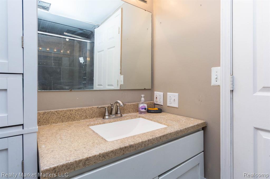 2543 Henry Road Lapeer, MI 48446 - Photo 11 of 30