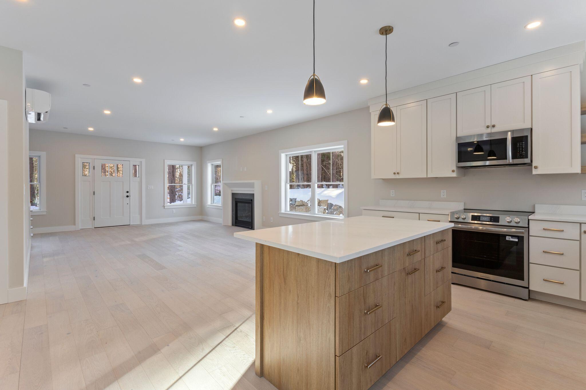 11 Peabody Lane, Unit 102 Saco, ME 04072 - Photo 7 of 49 11_Peabody_Ln_12