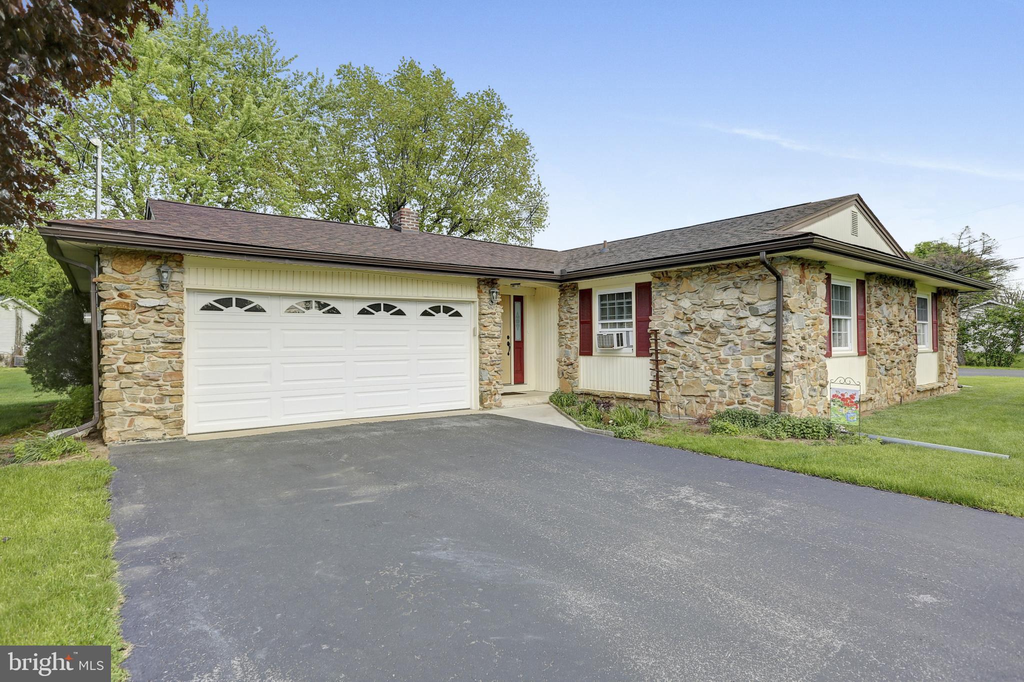 901 Forge Road Carlisle, PA 17015 - Photo 2 of 31 Gallery Image 2
