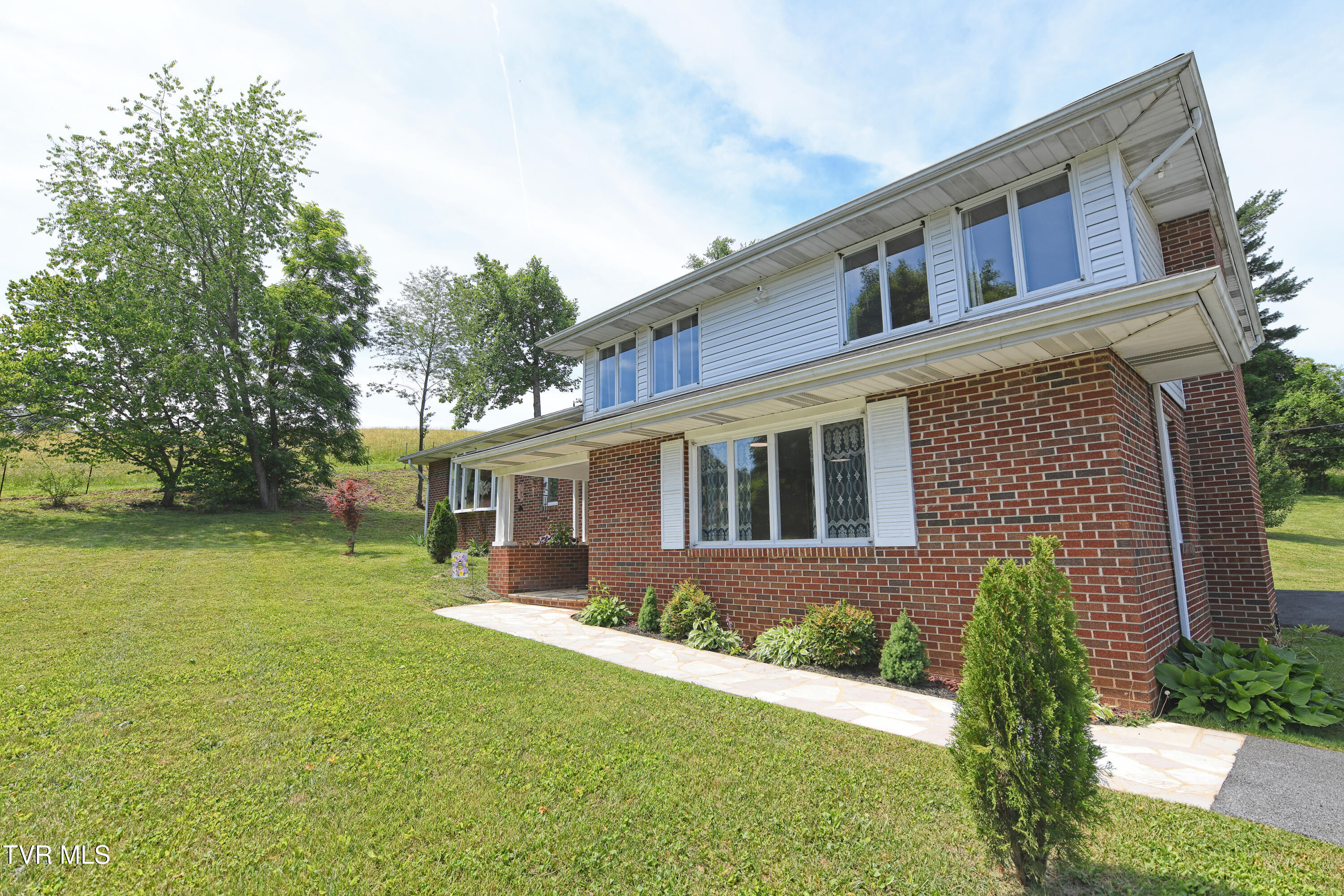 148 Unaka Subdivision Road Elizabethton, TN 37643 - Photo 42 of 53 Outside DSC_3290Edit Smaller Size