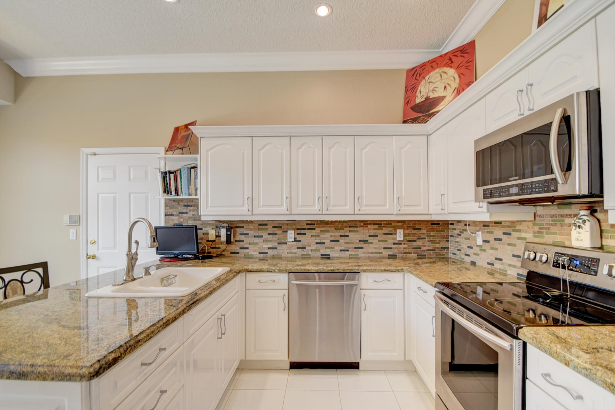 23180 Via Stel Boca Raton, FL 33433 - Photo 6 of 24 Kitchen