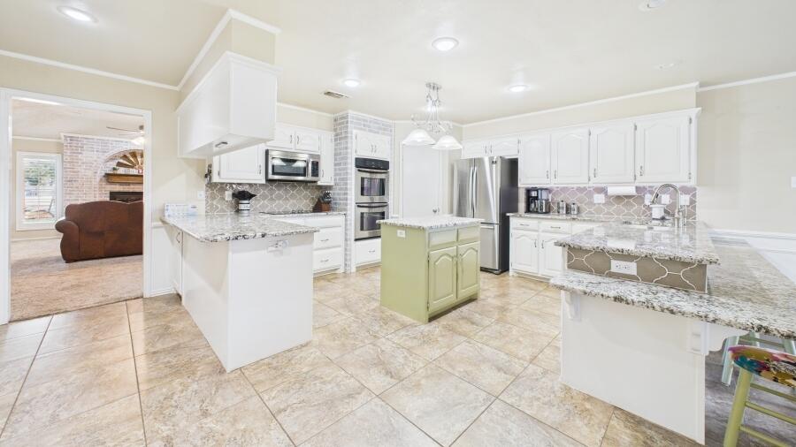 2115 Rice Drive Levelland, TX 79336 - Photo 11 of 49 CAM03710G0-PR0159-STILL018
