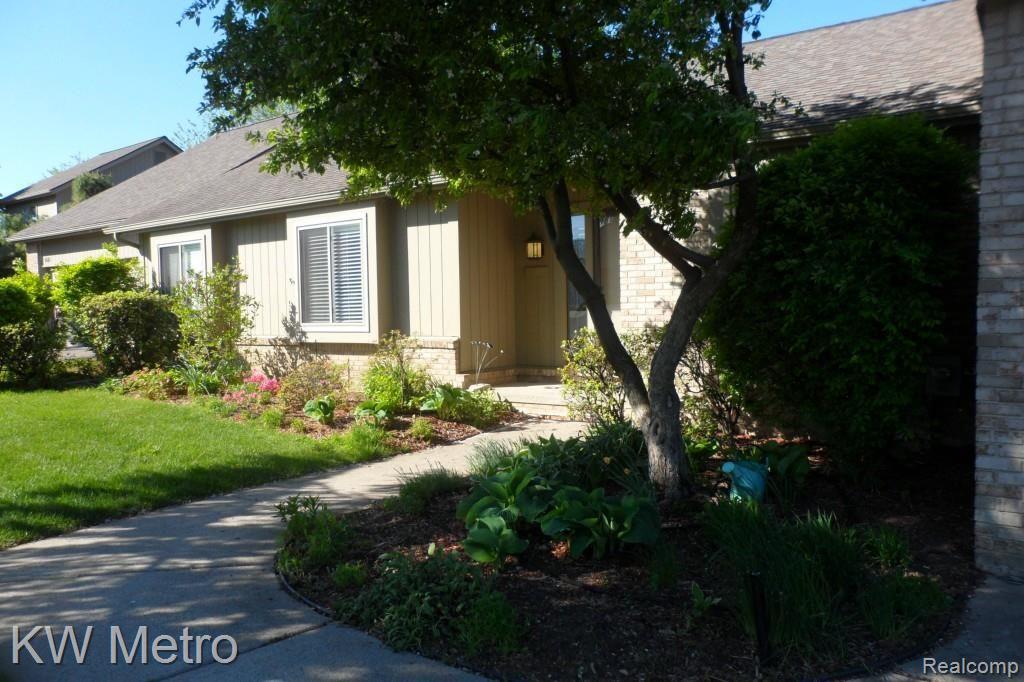 5640 Ridgewood Road, Unit 28 West Bloomfield, MI 48322 - Photo 2 of 39 FRONT ENTRANCE
