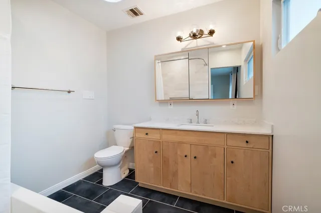 $4,250 | 7002 Forbes Avenue, Lake Balboa, CA 91406