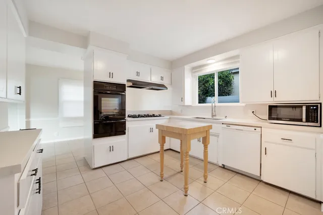 $4,250 | 7002 Forbes Avenue, Lake Balboa, CA 91406