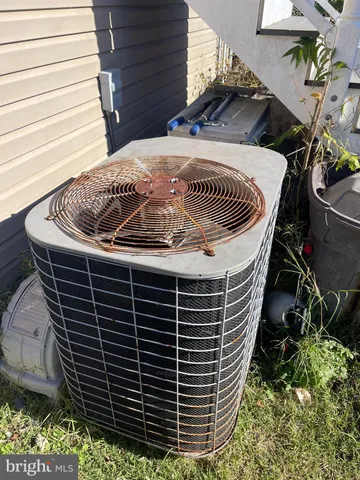 a view of a back yard