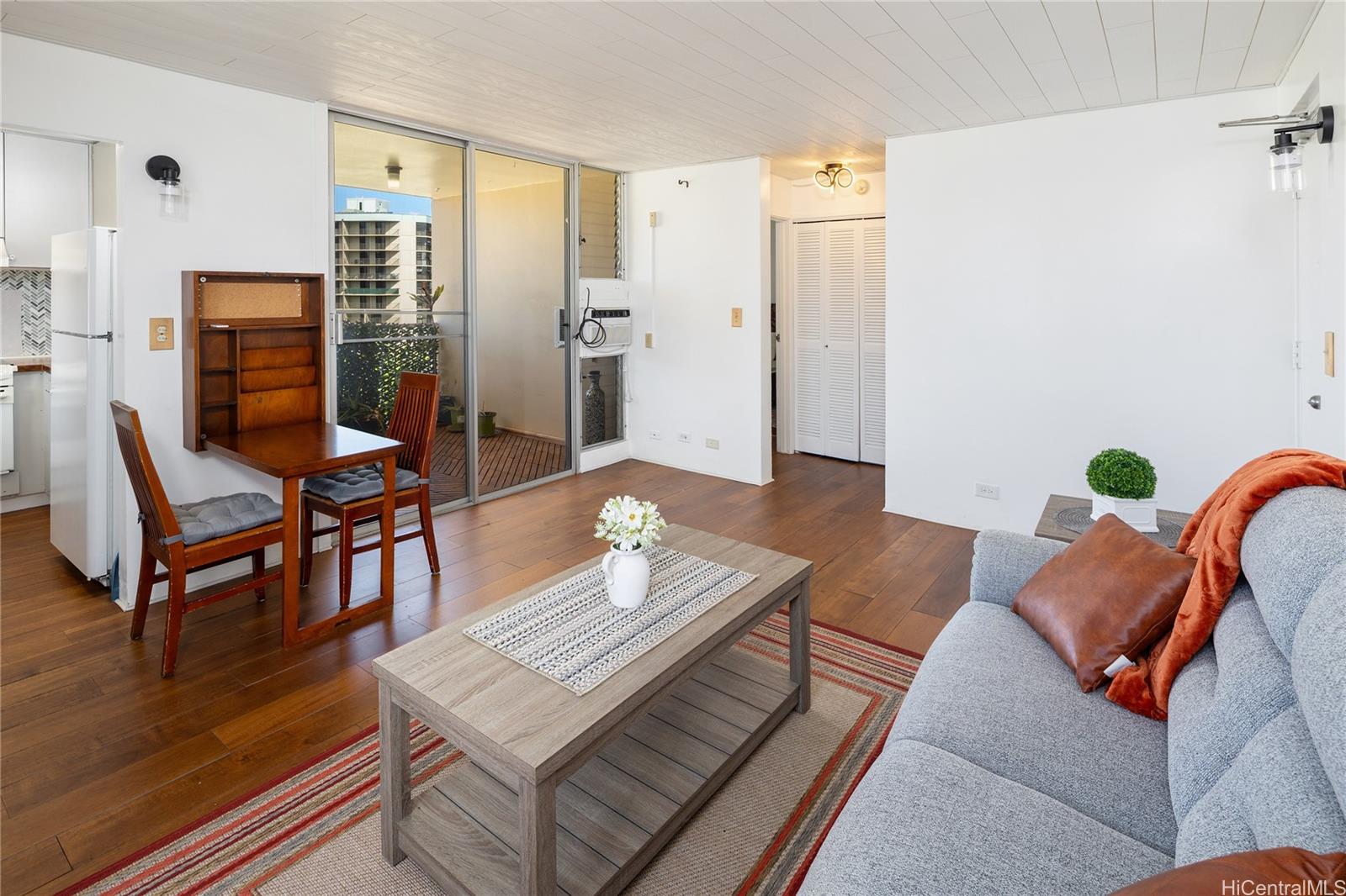 785 Kinau Street, Unit 804 Honolulu, HI 96813 - Photo 7 of 16 a living room with furniture and wooden floor