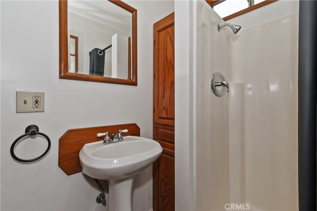 863 Oak Road Lake Arrowhead, CA 92385 - Photo 17 of 42
