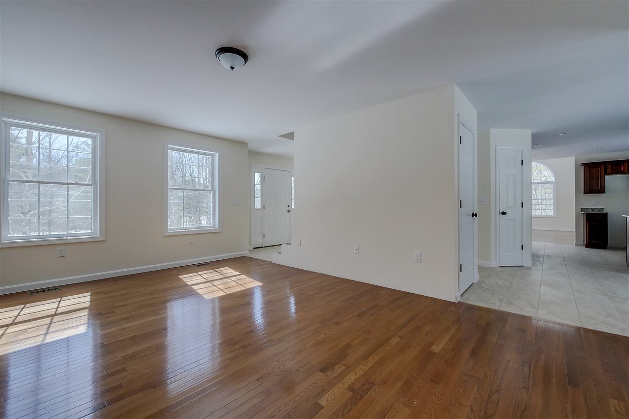 7 Jamie Lane Hooksett, NH 03106 - Photo 7 of 38 Gallery Image 7