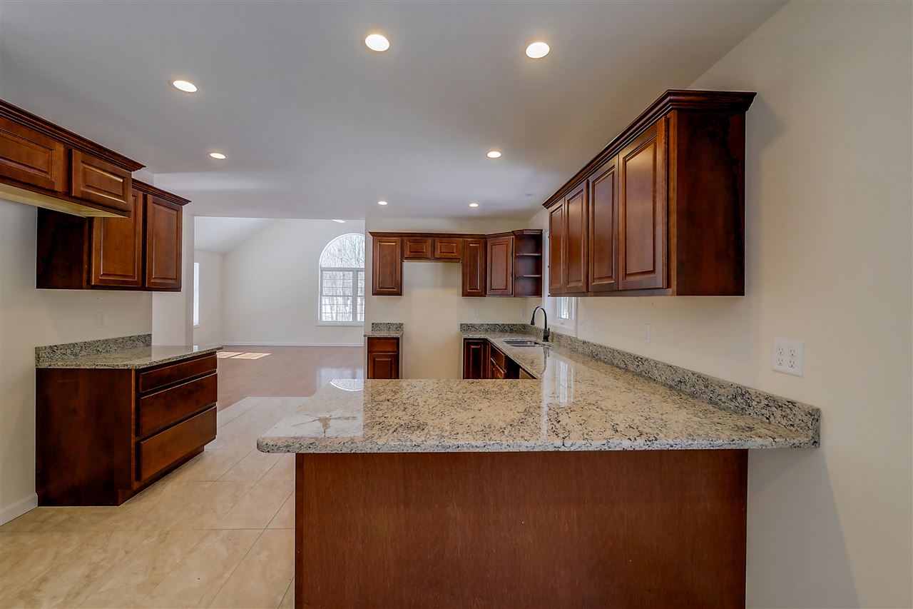 7 Jamie Lane Hooksett, NH 03106 - Photo 10 of 38 Gallery Image 10