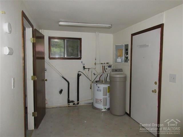 16943 Hermosa Road Bend, OR 97707 - Photo 9 of 16 Laundry area and door leading to the det