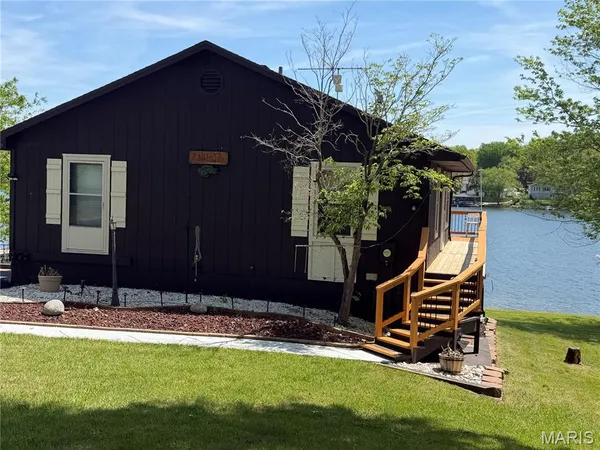 $325,000 | 201 West Lakeview Drive, De Soto, MO 63020