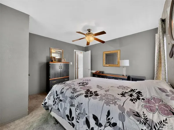 $325,000 | 201 West Lakeview Drive, De Soto, MO 63020