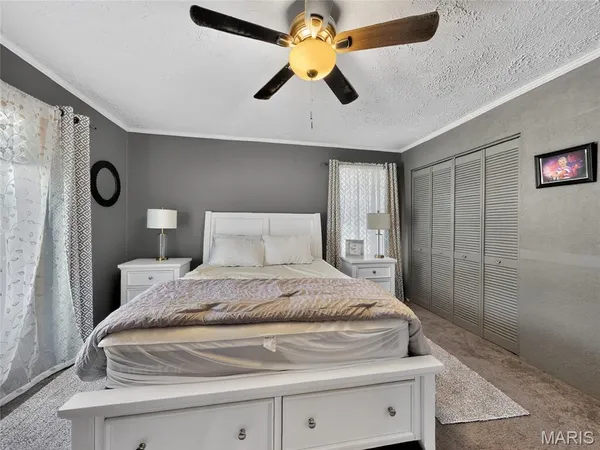 $325,000 | 201 West Lakeview Drive, De Soto, MO 63020