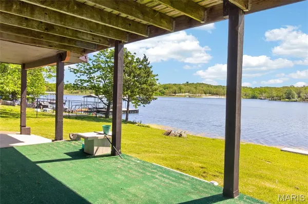 $325,000 | 201 West Lakeview Drive, De Soto, MO 63020