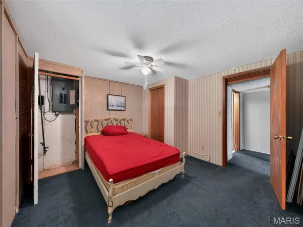 $325,000 | 201 West Lakeview Drive, De Soto, MO 63020
